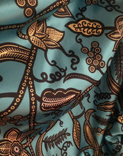 Load image into Gallery viewer, Custom Queendom Cape